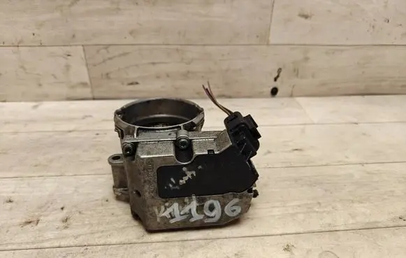 Volkswagen Touran I Throttle valve 03G128063