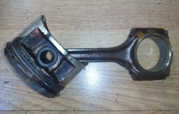 Honda Accord Piston with connecting rod