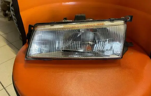 Hyundai Pony Headlight/headlamp 1010490