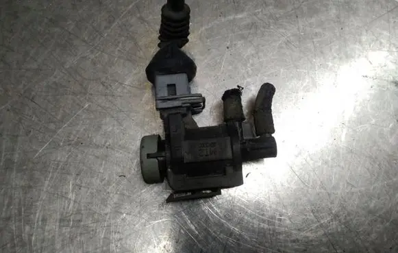 Audi A4 S4 B6 8E 8H Turbo solenoid valve 1J0906283A
