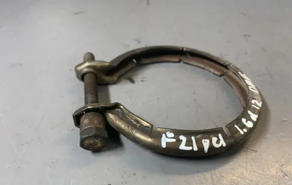 BMW 1 F20 F21 Muffler pipe connector clamp 8512137 18308512137