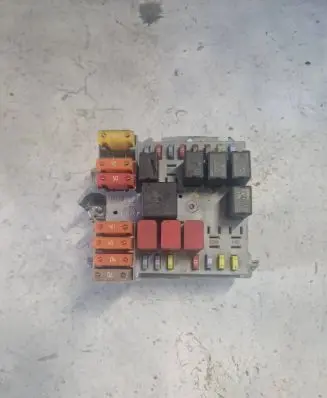 Alfa Romeo 159 Fuse module 50504455