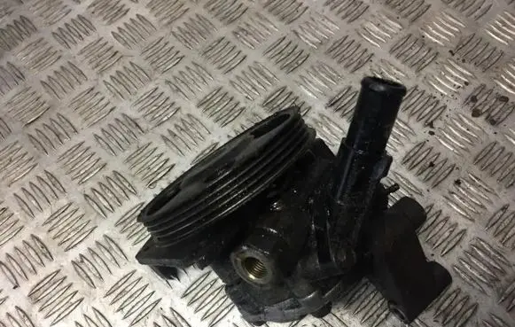 Mazda 323 Power steering pump 