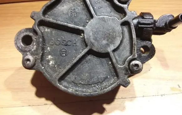Peugeot 407 Vacuum pump D1562A