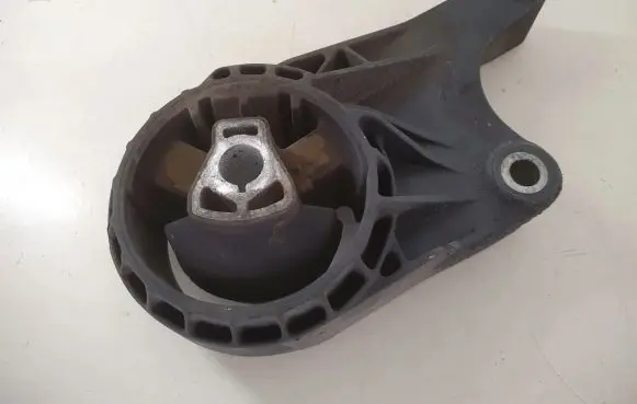 Opel Astra J Gearbox mount 13248600