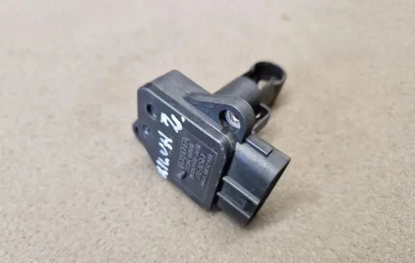 Toyota Hilux (AN10, AN20, AN30) Mass air flow meter 222040N010