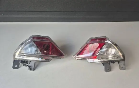 Toyota RAV 4 (XA40) Rear/tail lights 