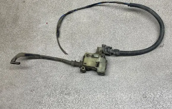 Opel Astra J Fuel tank cap lock 