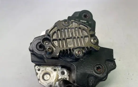Volvo V70 Fuel injection high pressure pump 8689591 0445010043