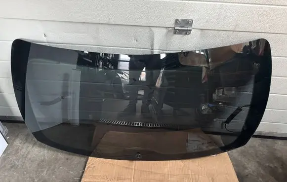 Maserati Levante Opening tailgate glass 06700321950