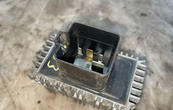 Opel Astra H Glow plug pre-heat relay 55354141