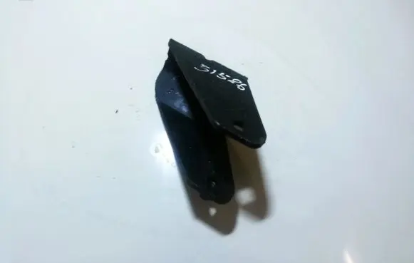 Engine mounting bracket