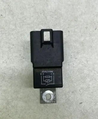 Volkswagen Golf VII Glow plug pre-heat relay 3B0951253 V2313611006X056