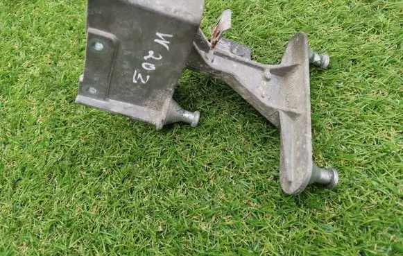Mercedes-Benz C W203 ABS pump bracket A2034310240