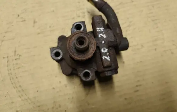Chrysler PT Cruiser Power steering pump 
