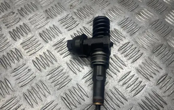 Skoda Octavia Mk2 (1Z) Fuel injector 038130073AG