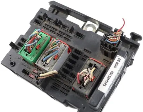 Peugeot 307 Fuse module 9646405180 20103512