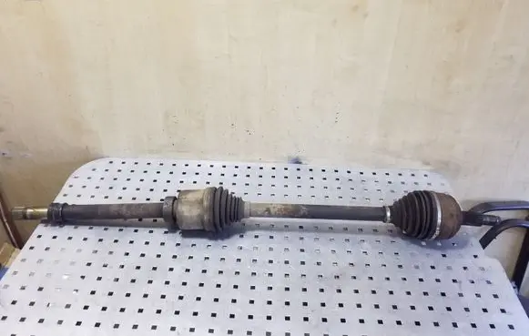 Nissan NV400 Front driveshaft