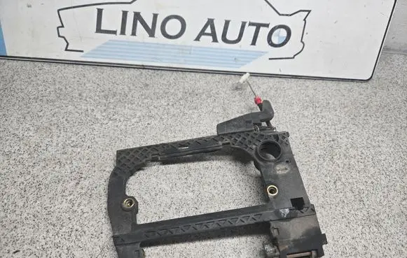 BMW 5 E39 Front door exterior handle/bracket 51218236644