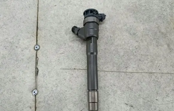 Nissan Qashqai Fuel injector 