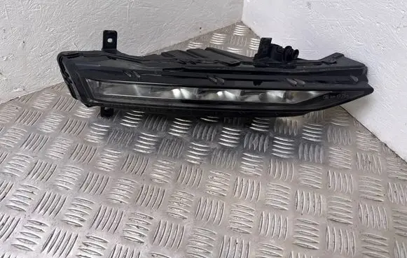Skoda Superb B8 (3V) Front fog light 3V0941699B 90150336
