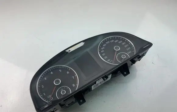 Volkswagen Touran II Speedometer (instrument cluster) 1T0920875C