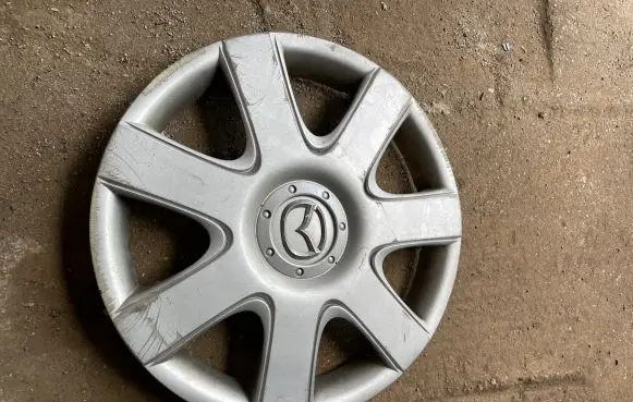 Mazda 6 R15 wheel hub/cap/trim 