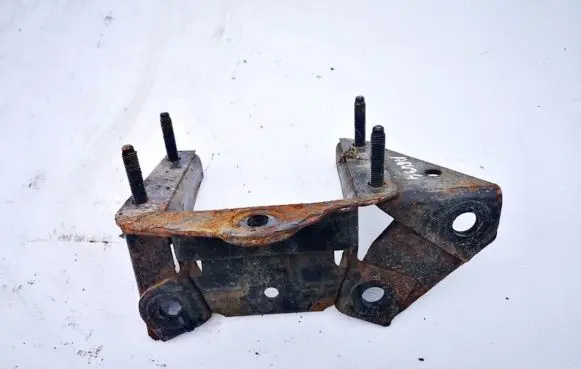 Ford Mondeo Mk III Engine mounting bracket