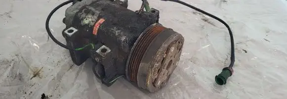 Audi 80 90 S2 B4 Air conditioning (A/C) compressor (pump) 8A0260805B