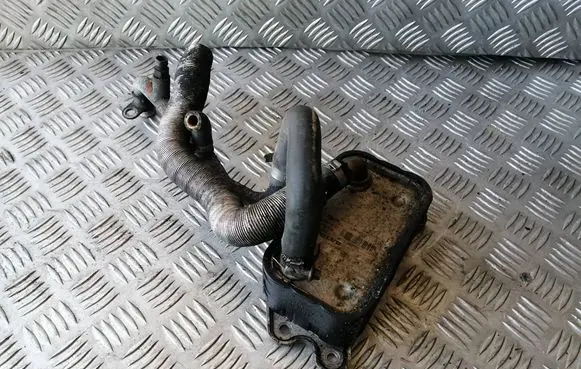 Volvo V50 Oil filter mounting bracket 30751937 L3614003