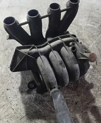 Volkswagen PASSAT B5 Intake manifold 06B133210M