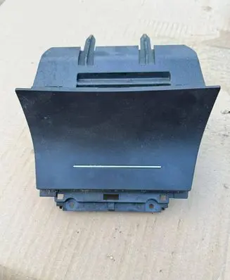 Skoda Octavia Mk2 (1Z) Car ashtray 1Z1863077A 1Z1857962B