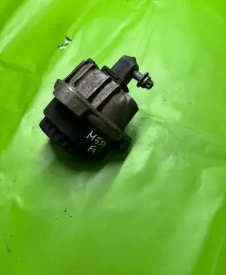 BMW 5 F10 F11 Engine mount bracket 6851266 68623513 2036040
