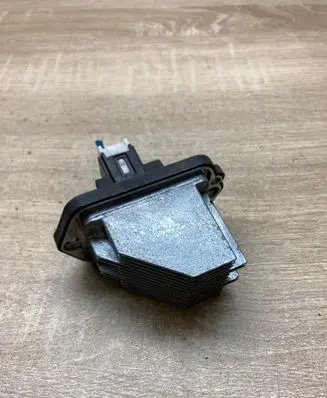 Mazda 6 Heater blower motor/fan resistor PM010010B