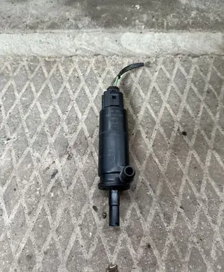 Skoda Octavia Mk2 (1Z) Headlight washer pump 3B7955681