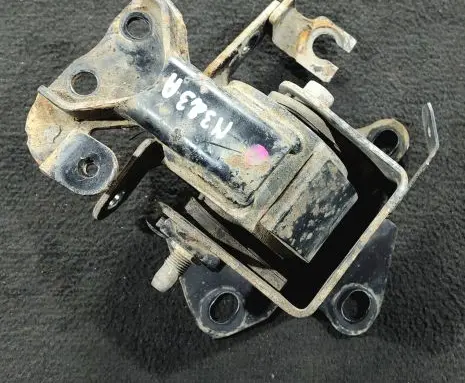 Mazda 323 F Engine mount bracket JB25E