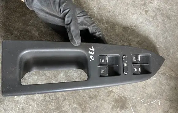 Volkswagen PASSAT B7 Electric window control switch 1K4959857 2463