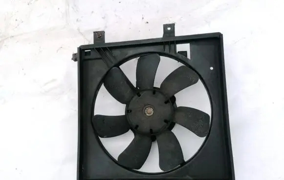 Mazda 626 Radiator cooling fan shroud