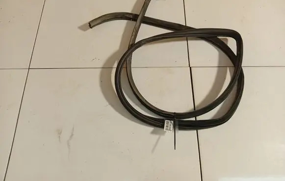 Opel Antara Rubber seal front coupe door 