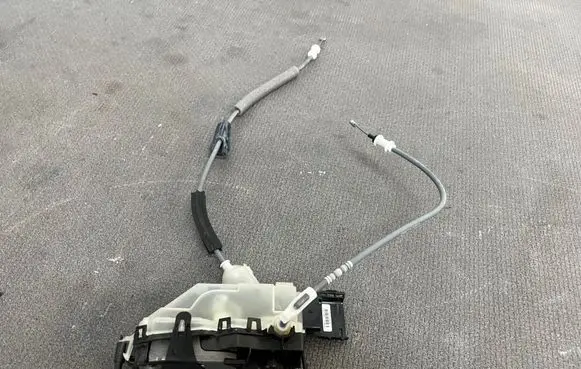 Peugeot 2008 II Rear door lock
