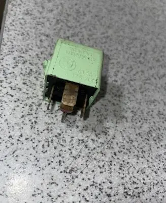 BMW 5 E39 Other relay 8373700 V23134K59X312 6136