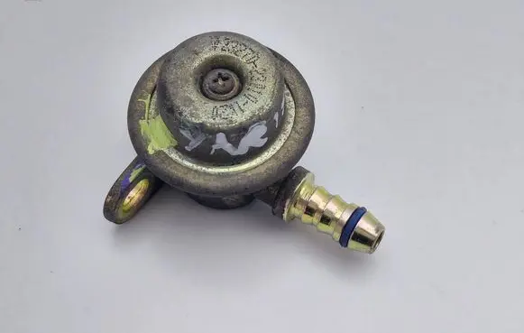 Toyota Yaris Fuel pressure regulator