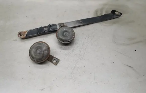 Nissan X-Trail T30 Horn signal