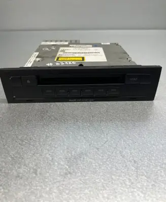 Audi Q7 4L CD/DVD changer ---