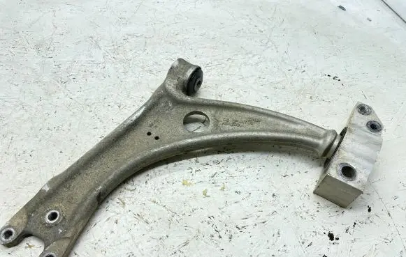 Volkswagen Tiguan Front lower control arm/wishbone BFAT09