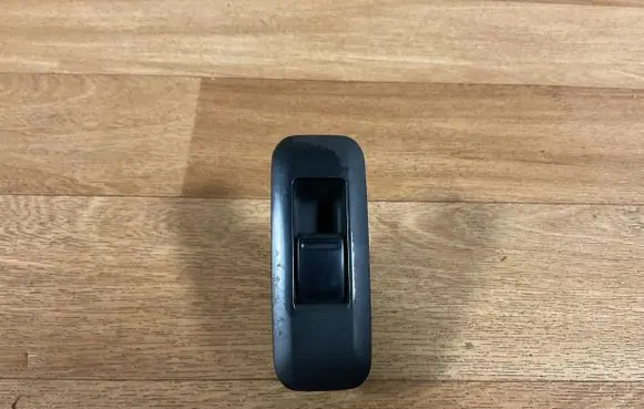 Nissan Primera Electric window control switch 25411