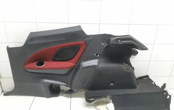 Trunk/boot lower side trim panel