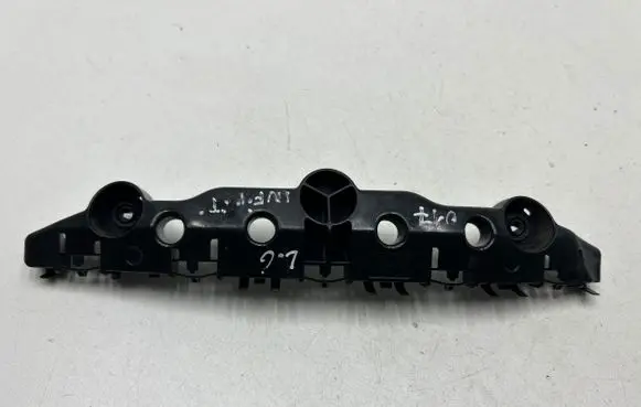 Infiniti Q30 Headlight/headlamp mounting bracket 85225DA0A