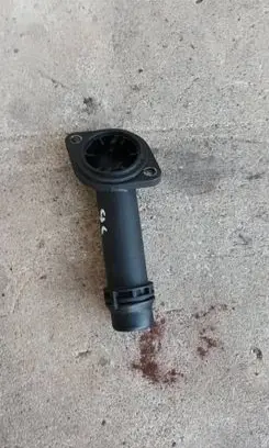 Volkswagen PASSAT B5.5 Thermostat housing 038121121B