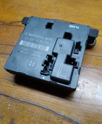 Mercedes-Benz E W211 Door control unit/module 2118201526